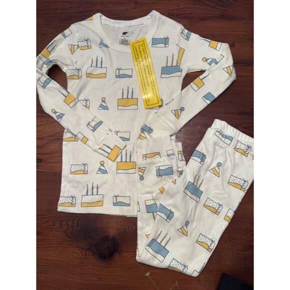 Monica + Andy 2Pc Pajama Set Birthday Theme Unisex Size 5T NWT - Picture 2 of 10